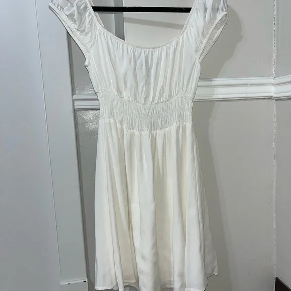 Urban Outfitters White Smocked Midi Dress — Square Neck & Puff Sleeves — Size M - Picture 5 of 6